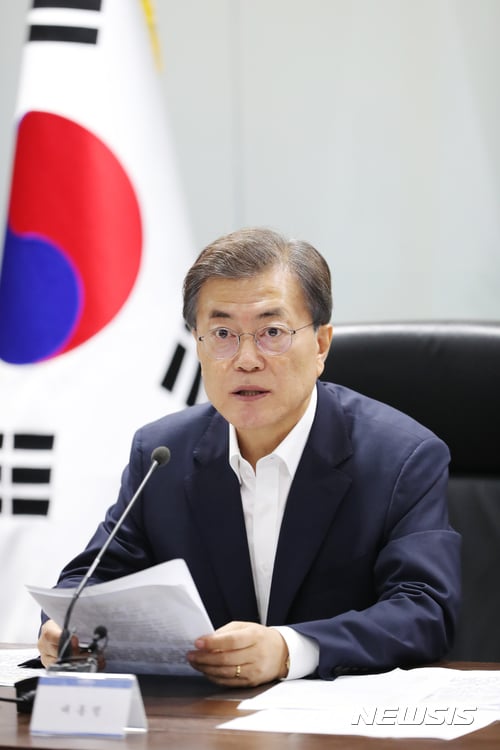 문재인 대통령, 북 미사일 발사에 미일 정상 통화 추진… 