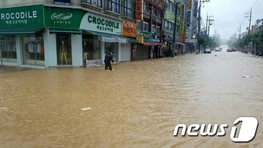 금왕읍. 31일 충북 음성군 금왕읍 읍내가 물에 잠겼다. /사진=뉴스1(독자 제공)