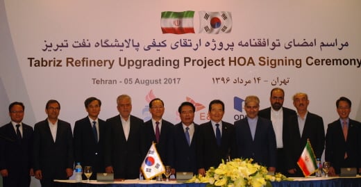 사진 왼쪽부터 이형주 SK건설 이란지사장, 쉐콜이슬라미 ODCC 사장, 김승호 이란주재 한국대사, 압바스카제미 석유부 차관 겸 이란 국영석유회사 사장, 서석재 SK건설 전무, 백재현 의원, 정세균 국회의장, 애스마엘 자바르자데 이스트 아제르바이젠 주지사, 골람레자 바게리 타브리즈 정유회사 사장, 알리 팍다만 파르시안 오일앤가스 부의장, 이원욱 의원. /사진제공=SK건설