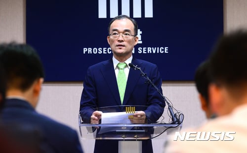 문무일 검찰총장이 8일 취임 후 첫 기자간담회를 열었다. /사진=뉴시스