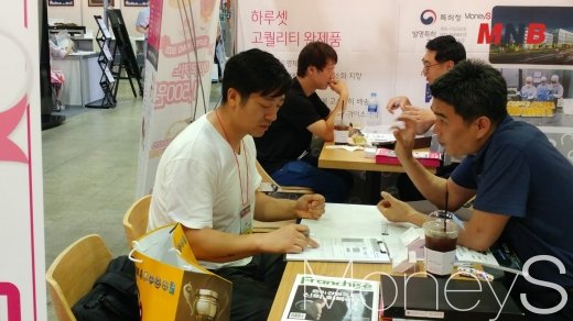 ▲ 프랜차이즈 창업박람회 상담모습 (사진=강동완 기자)