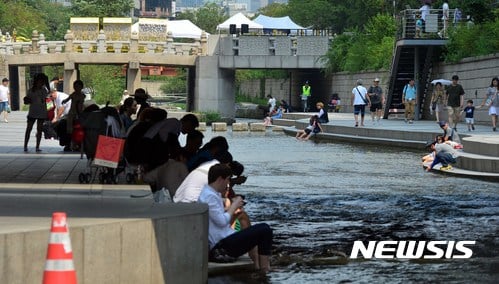 [오늘 날씨] 충청·남부·제주 비… 중부 낮 33도 폭염 계속