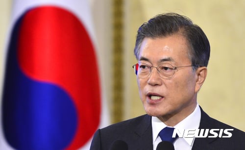 [리얼미터 여론조사] 문재인 정부 긍정평가 1위, 
