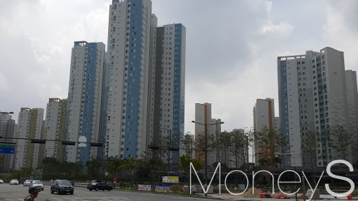 스타필드 하남 인근에 자리한 미사강변도시의 한 아파트 단지. /사진=김창성 기자