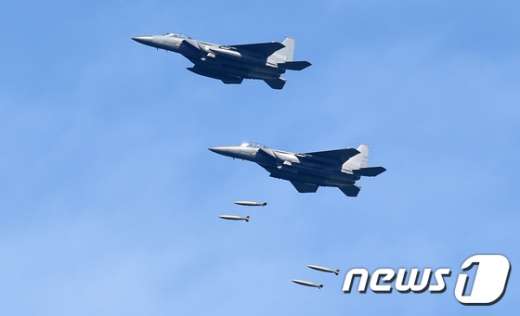 [북한 미사일 발사] 공군 전투기, MK-84 폭탄 투하… 