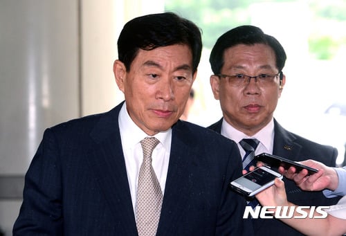 원세훈 전 국정원장, 오늘 파기환송심 선고… 공직선거법 위반 혐의 '쟁점'