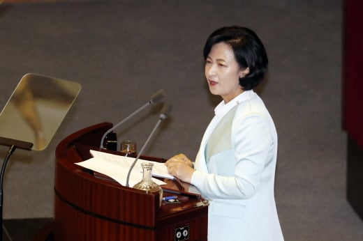 추미애 더불어민주당 대표가 4일 서울 여의도 국회에서 열린 본회의에서 교섭단체 대표연설을 하고 있다. /사진=뉴스1 안은나 기자