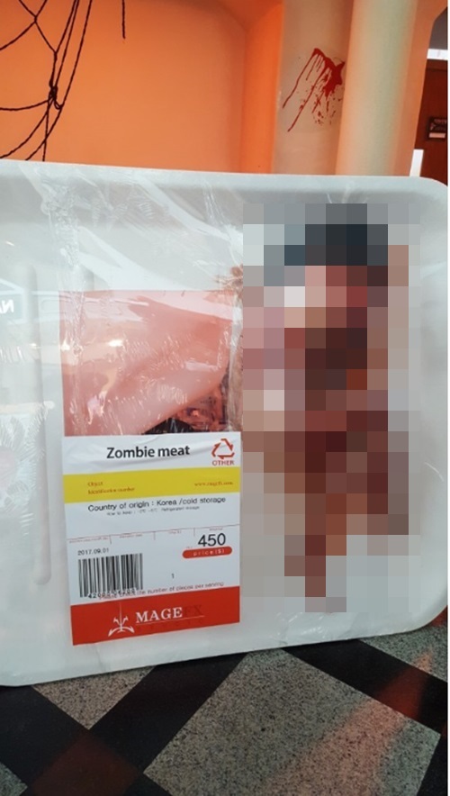 롯데월드 조형물. /사진=온라인 커뮤니티