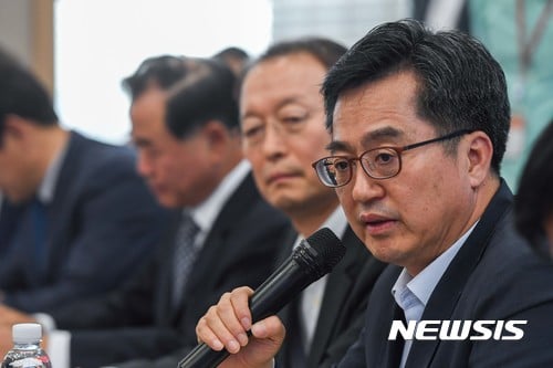 김동연 부총리, 14일 개신교계 방문… '종교인 과세' 협조 요청