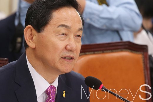 부산 여중생 폭행. 사진은 김상곤 사회부총리 겸 교육부 장관. /사진=임한별 기자