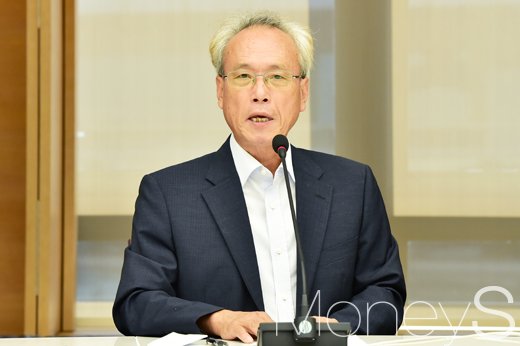 기간제교사. 문성현 경제사회발전노사정위원회 위원장이 12일 서울 중구 대한상의빌딩에서 노동시장 현안과 관련한 발언을 하고 있다. /사진=임한별 기자