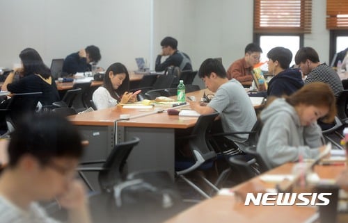 8월 취업자 증가폭, 4년 6개월만에 최소… 청년실업률 18년만에 최고