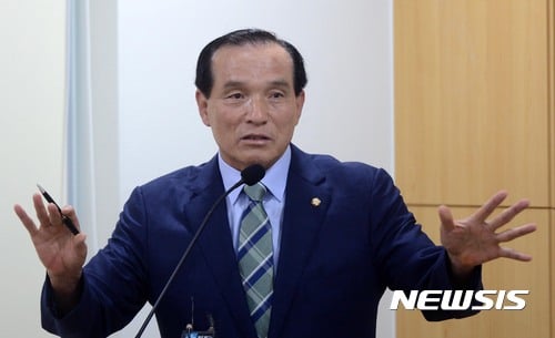 김중로 의원, 강경화 장관 상대 발언 사과… '머리색 언급' 여성비하 논란