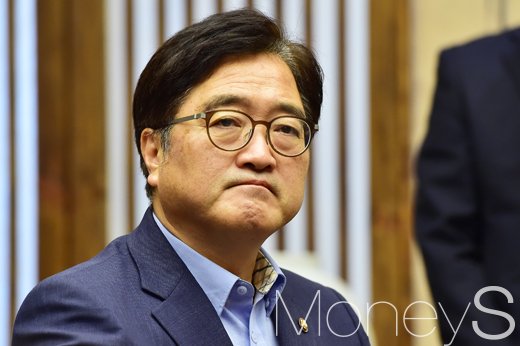 우원식. 우원식 더불어민주당 원내대표가 지난달 21일 서울 영등포구 국회 국회의장 접견실에서 열린 국회의장-교섭단체 4당 원내대표단 회동에 참석하고 있다. /사진=임한별 기자