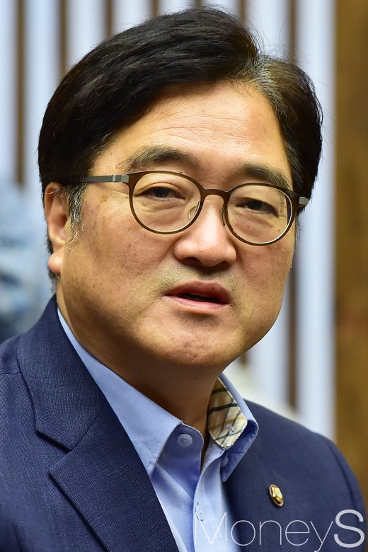 우원식 측근. 우원식 더불어민주당 원내대표가 지난달 21일 서울 영등포구 국회 국회의장 접견실에서 열린 국회의장-교섭단체 4당 원내대표단 회동에 참석하고 있다. /사진=임한별 기자