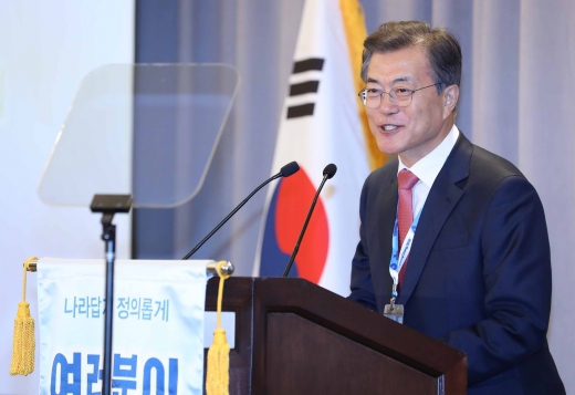 문재인 대통령이 18일(현지시간) 미국 뉴욕 한 호텔에서 열린 동포 만찬간담회에서 인사말을 하고 있다. /사진=뉴시스