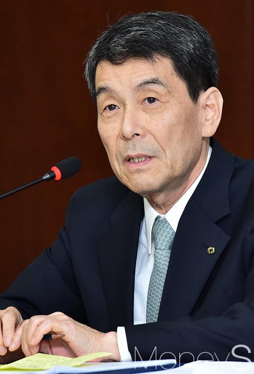 이동걸 산업은행 회장 취임 기자간담회가 20일 서울 여의도 KDB산업은행 본점에서 열린 가운데 질의에 답하고 있다./사진=임한별 기자
