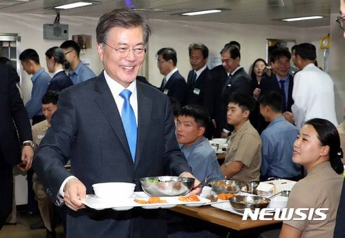 문재인 대통령, 추석연휴 '일일 교통통신원' 체험… 