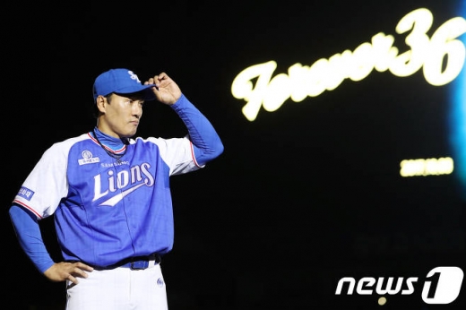 지난 3일 오후 대구 삼성라이온즈파크에서 열린 은퇴식 자리에 선 이승엽 /사진=뉴스1