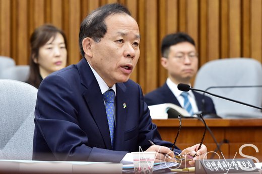 김이수. 김이수 헌법재판소장 후보자가 지난 6월7일 서울 영등포구 국회 법제사법위원회에 열린 인사청문회에서 발언을 하고 있다. /사진=임한별 기자
