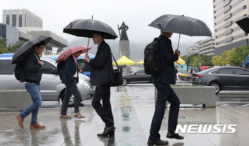 [오늘 날씨] 아침 기온 12도 안팎 '쌀쌀'… 전국 곳곳 비 소식