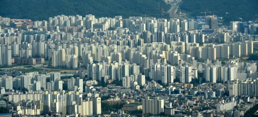 전국 아파트 관리비 격차가 최대 100배 차이 나는 것으로 나타났다. 사진은 서울 시내 한 아파트 밀집 지역. /사진=뉴시스 DB