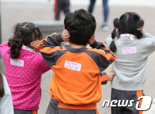 [오늘 날씨] 아침 기온 10도 안팎 '추위'… 일부 낮 한때 비