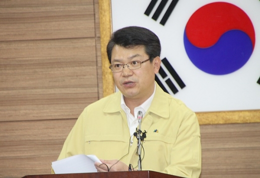 장미마을. 사진은 복기왕 충남 아산시장. /사진=뉴시스