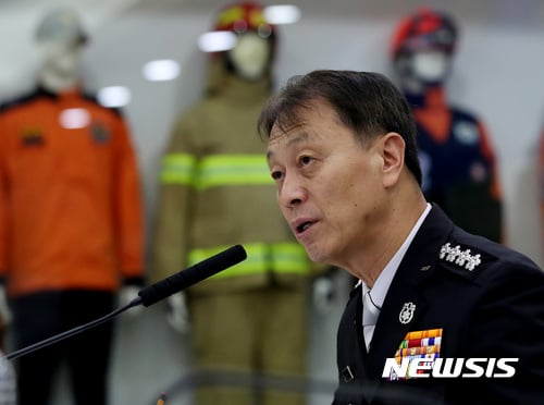 소방청 국정감사가 16일 열려 조종묵 소방청장이 질의에 답변하고 있다. /사진=뉴시스