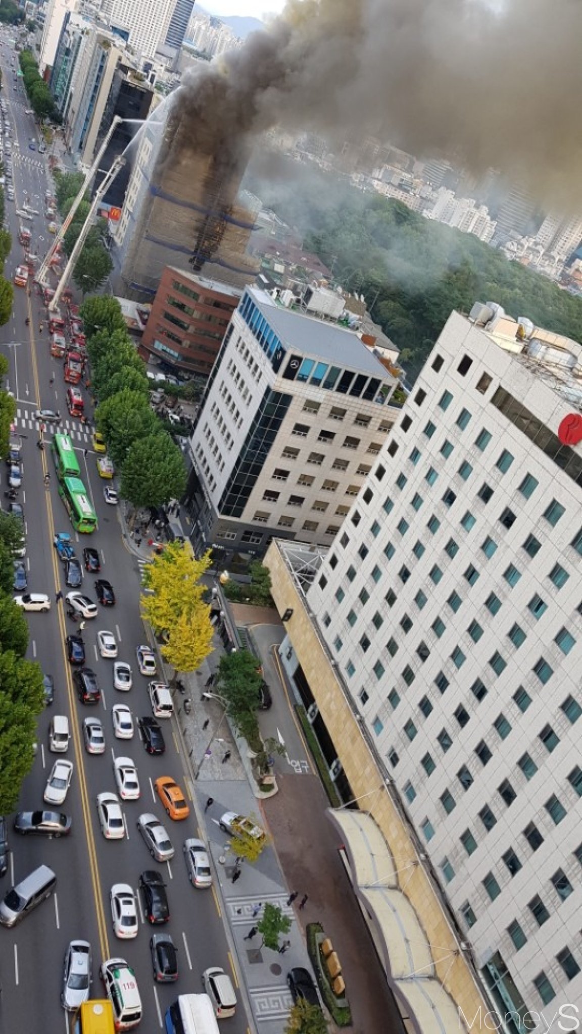 강남 선정릉역 인근서 화재, 고층건물 공사현장서 불