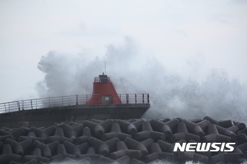 태풍 란 간접영향, 풍랑·강풍특보 계속… 