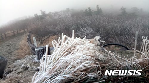 설악산에 올 가을 첫 상고대가 관측됐다. /사진=설악산국립공원사무소 제공