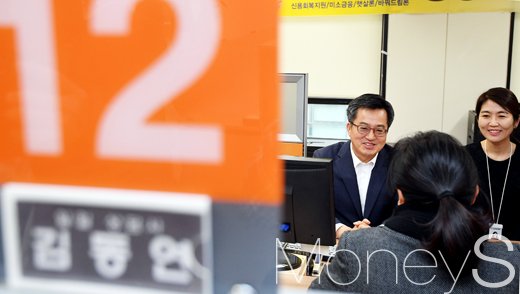 [머니S포토] '금융 삼담사'로 나선 김동연 부총리