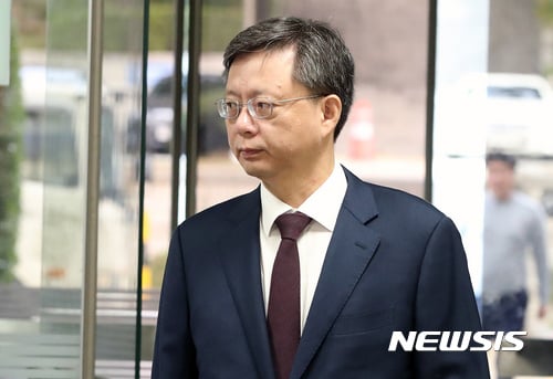 검찰, 우병우 출국금지… '불법사찰·블랙리스트' 의혹 추가 수사