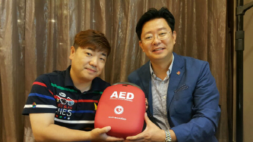 KBS 희극인 김성규 회장(왼쪽)과 오른쪽 김범기 라디안 대표. /사진=라디안