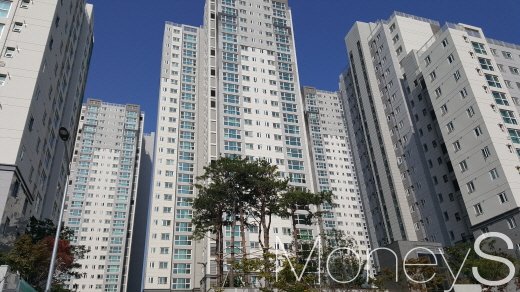 서울 신축아파트가 분양가 보다 평균 2억원 이상 오른 것으로 나타났다. 사진은 올 상반기 입주한 서울 신길동의 한 신축 아파트./사진=김창성 기자