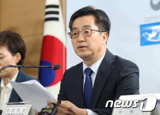 김동연 부총리 겸 기획재정부 장관이 24일 오후 서울 세종로 정부서울청사에서 가계부채 종합대책을 발표하고 있다. /사진=뉴스1
