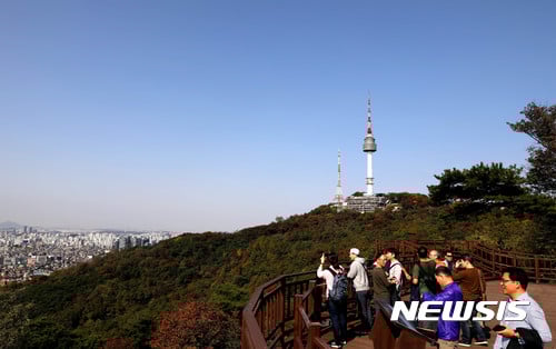 [오늘 날씨] 아침 기온 10도 안팎 '쌀쌀'… 낮부터 맑음