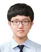 학생들의 편의점 이용 모습들.... 삼각김밥과 에너지 음료