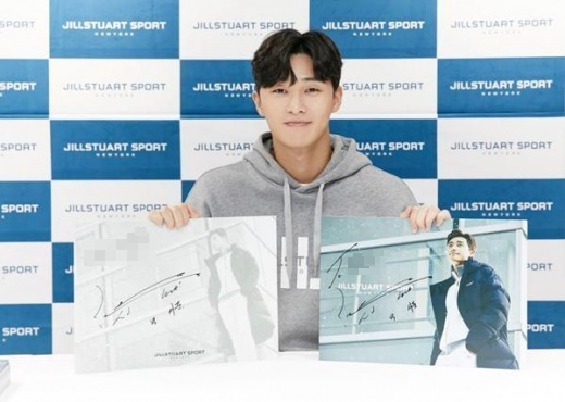 [★패션] 박서준, 부산 여심 사로잡은 '살인 눈웃음'