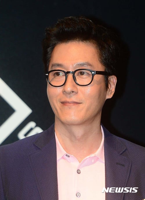 JTBC 뉴스룸의 손석희 앵커가 30일 교통사고로 숨진 배우 김주혁을 애도했다. /자료사진=뉴시스
