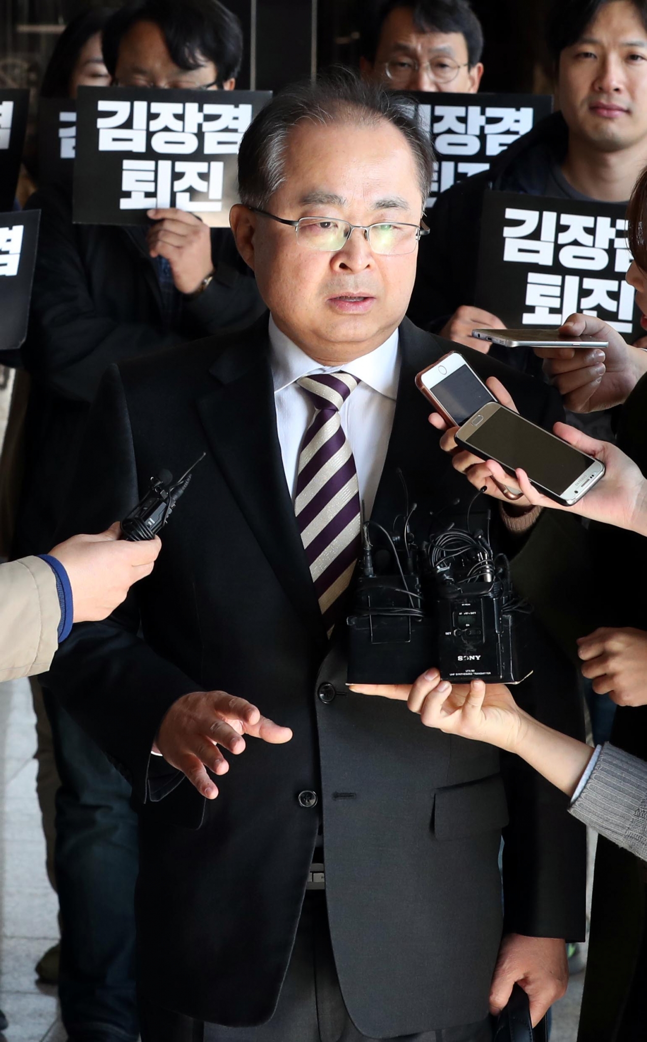 백종문 MBC 부사장. 백종문 MBC 부사장이 31일 서울 서초구 서울중앙지검 청사에 도착해 취재진의 질문에 답하고 있다. /사진=뉴시스