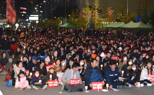 나주혁신도시. 광주전남공동혁신도시(나주혁신도시) 주민들이 31일 전남 나주시 빛가람동 사학연금 앞 광장에서 집회를 하고 있다. /사진=뉴시스