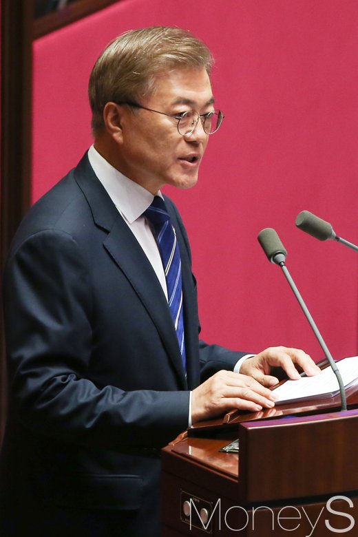 시정연설. 문재인 대통령이 지난 6월12일 국회 본회의장에서 시정 연설을 하고 있다. /사진=사진공동취재단