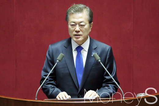 문재인 시정연설. 문재인 대통령이 1일 서울 영등포구 국회에서 시정 연설을 하고 있다. /사진=사진공동취재단
