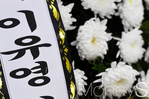 김주혁 조문, 이유영 식음전폐 하며 눈물 속 빈소 지켜… 슬픈 근조화환