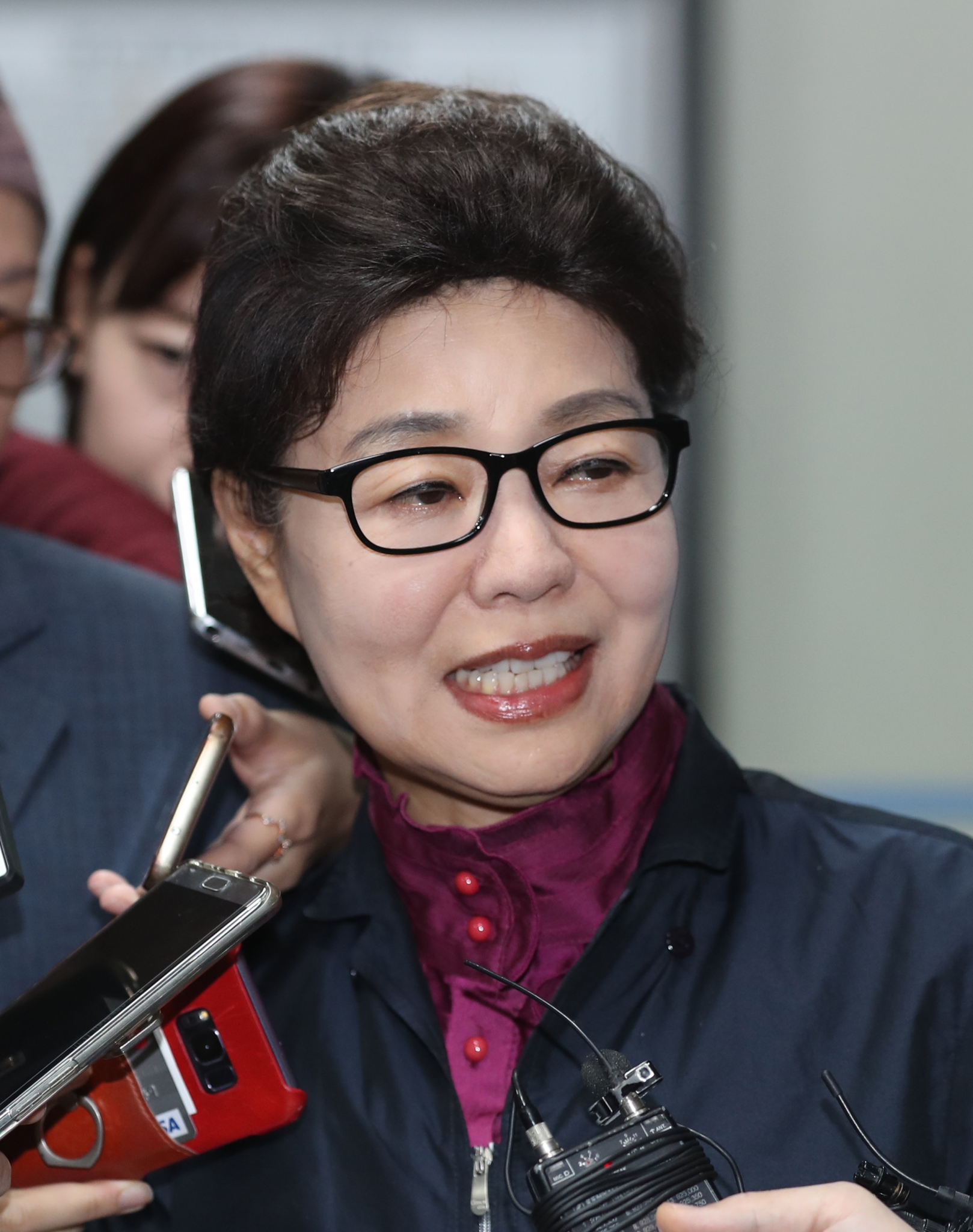 사기 혐의 1심 무죄 박근령. 박근령 전 육영재단 이사장이 2일 서울 서초구 서울중앙지법에서 진행된 1심에서 무죄를 선고받고 법원을 나서고 있다. /사진=뉴스1
