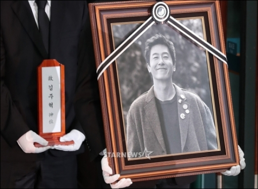 김주혁 발인, 문근영·이준기·천우희 등 나무엑터스 동료·지인 배웅 속 잠들다