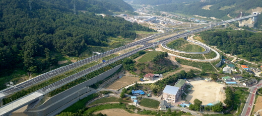 지난 6월 개통된 서울-양양 고속도로. /사진=뉴스1 서근영 기자