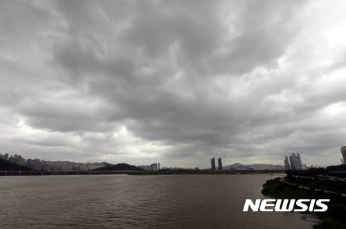 [내일 날씨] 전국 흐리고 비, 강수량 최대 70mm… 낮 기온 16~21도